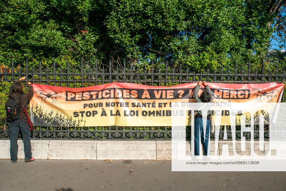 Environmental Activists Protest EU Pesticide Regulation - Paris Environmental organizations including Greenpeace, Cancer Colere, Collectif de soutien aux victimes des pesticides, Confédération paysanne, Avenir Sante Environnement and Medecins du Monde gather at Place de l Europe in Paris, France on October 10, 2026, to oppose the EU s proposed Omnibus X regulation that would extend pesticide approval durations, with activists warning the text would increase exposure to hazardous substances for humans, ecosystems, food and territories. Photo by ABACAPRESS.COM