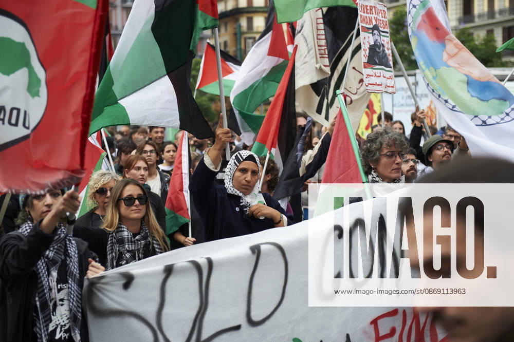 Pro-Palestine protests in Naples NAPLES, ITALY - OCTOBER 10: People take part in a protest during the Global Day of Action for Palestine in defence of the Palestinian people, to call for an arms embargo and sanctions against Israel in Naples, on October 10, 2026. Eliano Imperato Anadolu Naples Italy. Editorial use only. Please get in touch for any other usage.