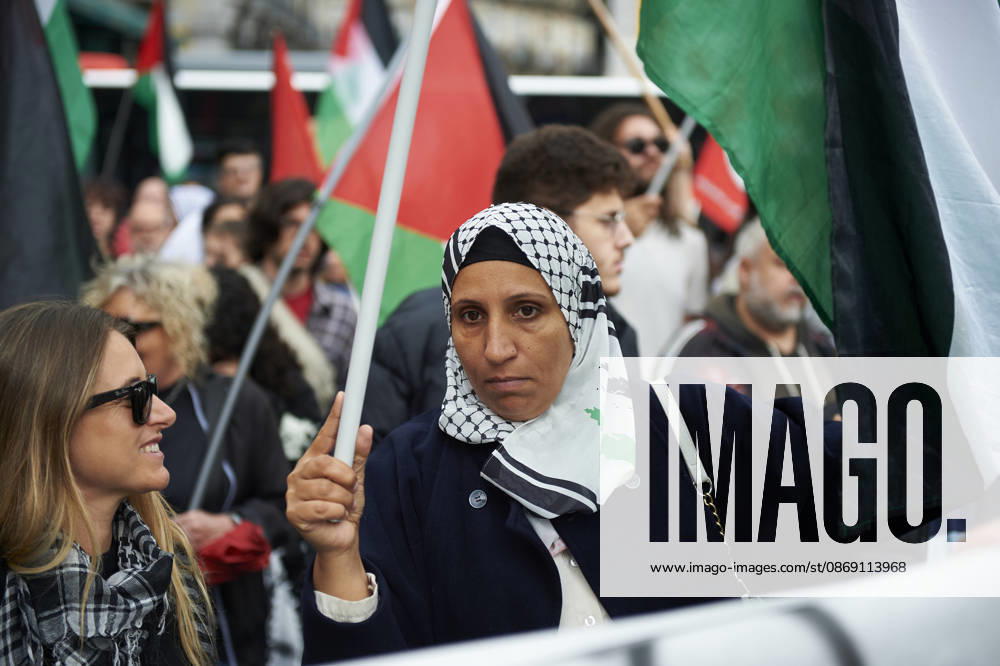 Pro-Palestine protests in Naples NAPLES, ITALY - OCTOBER 10: People take part in a protest during the Global Day of Action for Palestine in defence of the Palestinian people, to call for an arms embargo and sanctions against Israel in Naples, on October 10, 2026. Eliano Imperato Anadolu Naples Italy. Editorial use only. Please get in touch for any other usage.