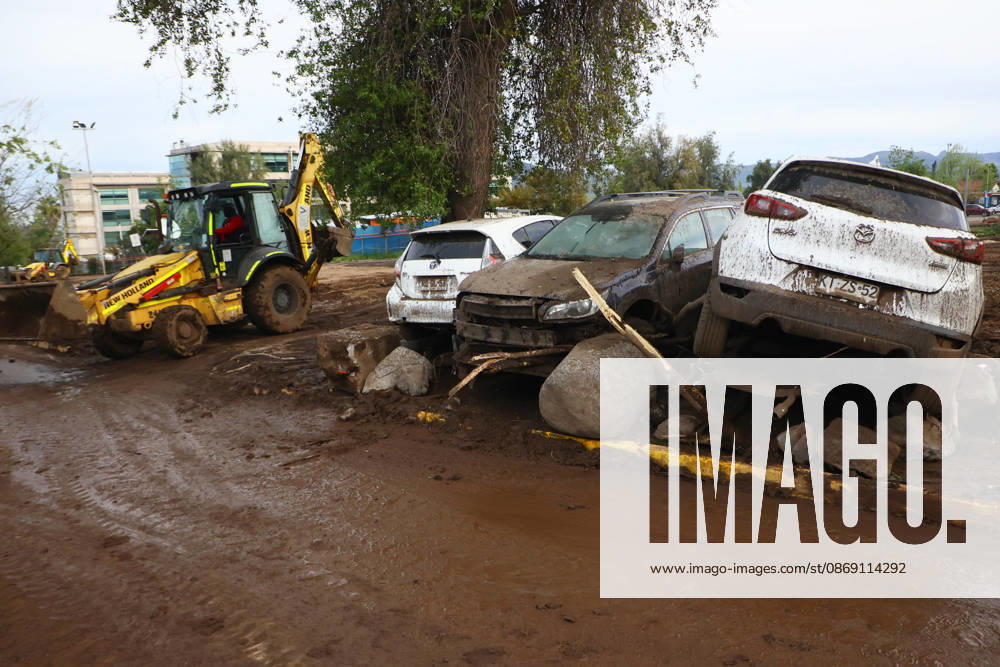 Santiago, October 10, 2026: Roadwork is underway following the flash flood that affected the Las Condes district. Dragomir Yankovic, Aton Chile, Santiago, Chile. Aton 1198309