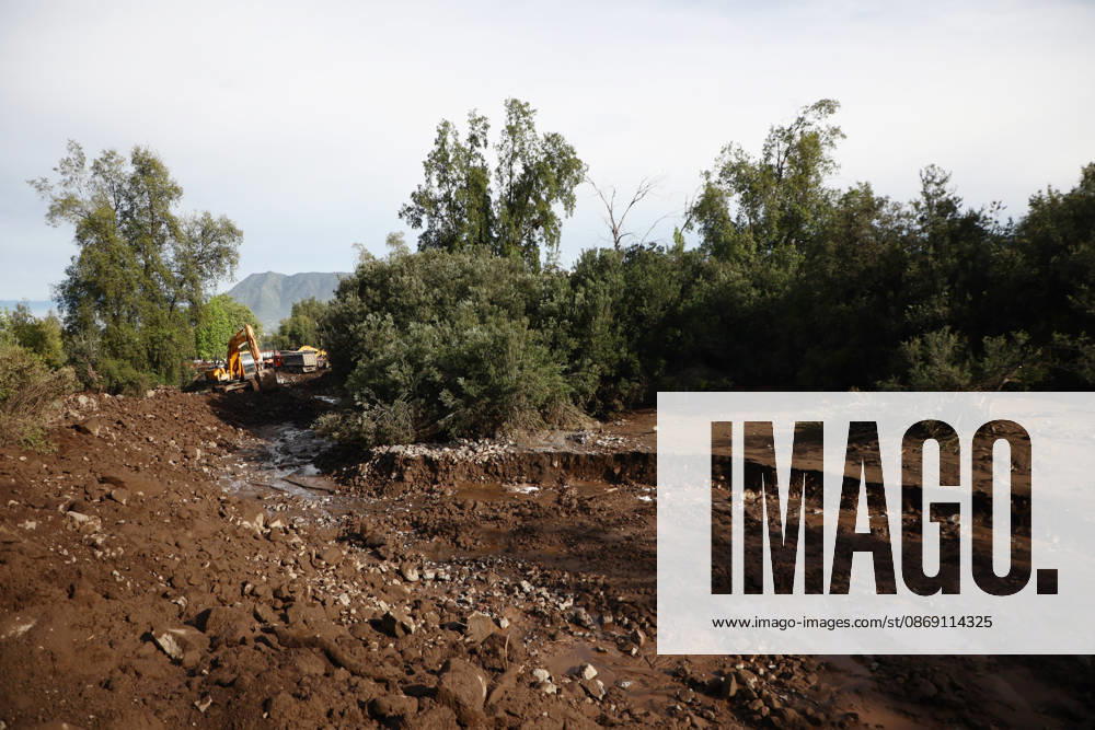 Santiago, October 10, 2026: Roadwork is underway following the flash flood that affected the Las Condes district. Dragomir Yankovic, Aton Chile, Santiago, Chile. Aton 1198290
