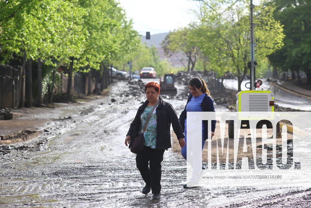 Santiago, October 10, 2026: Roadwork is underway following the flood that affected the municipality of Las Condes. Dragomir Yankovic, Aton Chile, Santiago, Chile. Aton 1198323