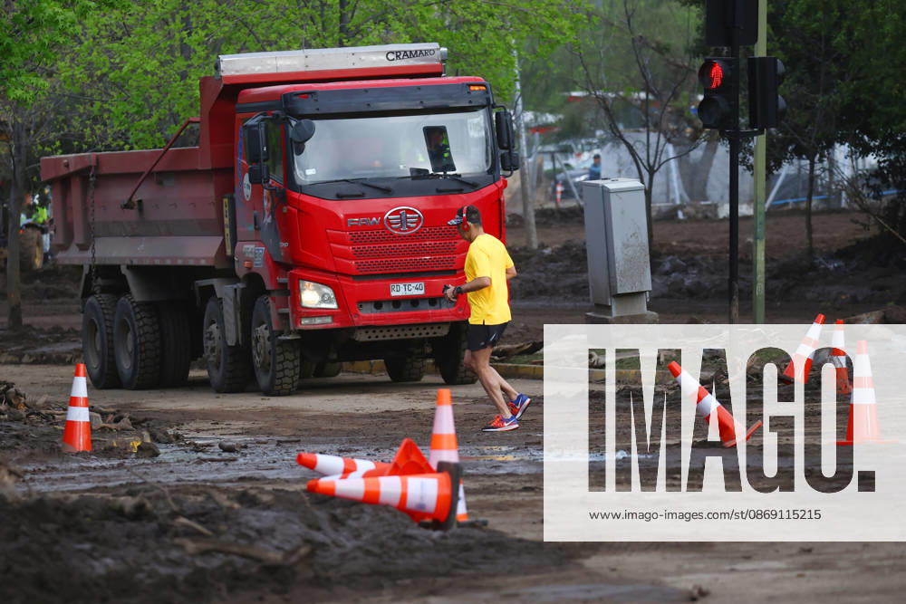 Santiago, October 10, 2026: Roadwork is underway following the flash flood that affected the Las Condes district. Dragomir Yankovic, Aton Chile, Santiago, Chile. Aton 1198337