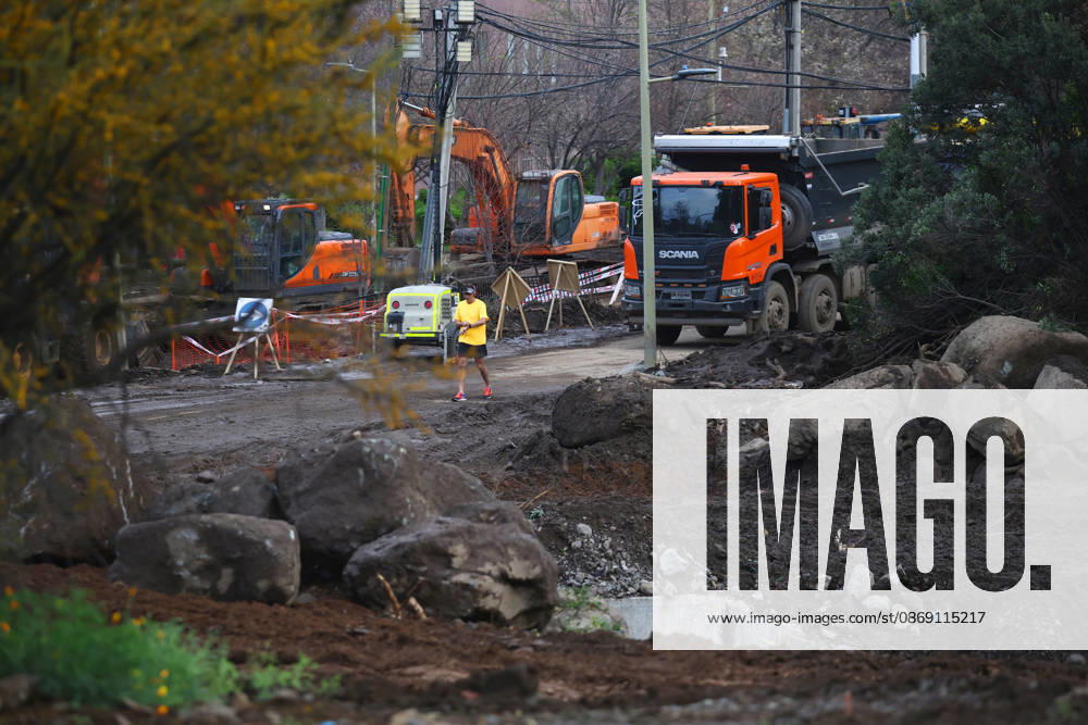 Santiago, October 10, 2026: Roadwork is underway following the flash flood that affected the Las Condes district. Dragomir Yankovic, Aton Chile, Santiago, Chile. Aton 1198338