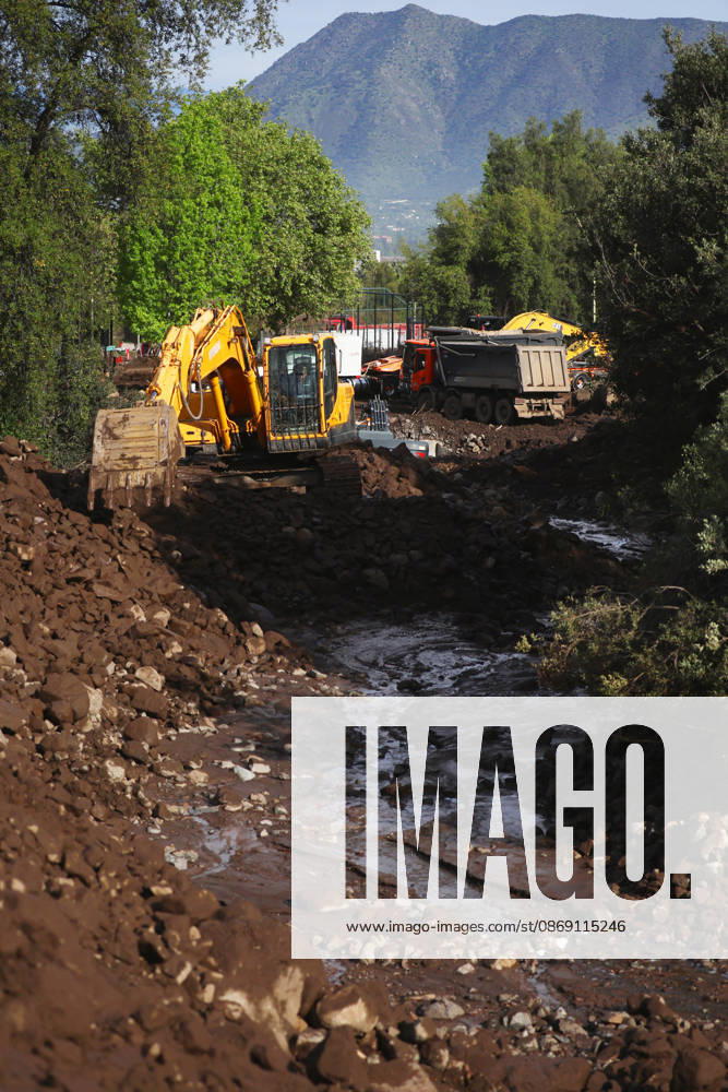 Santiago, October 10, 2026: Roadwork is underway following the flash flood that affected the Las Condes district. Dragomir Yankovic, Aton Chile, Santiago, Chile. Aton 1198316