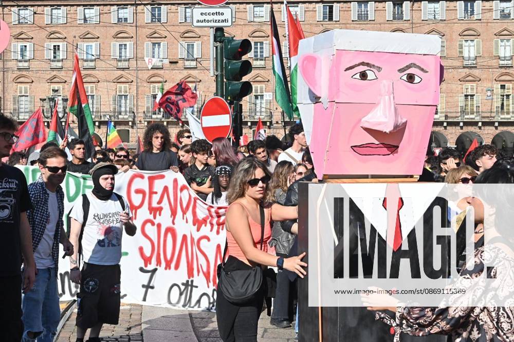 People participate in a protest organized by the Pro-Palestinian Movement for Palestine in Turin, Italy, 10 October 2026. ANSA ALESSANDRO DI MARCO Torino - ZUMAa110 20261010_zaf_a110_005
