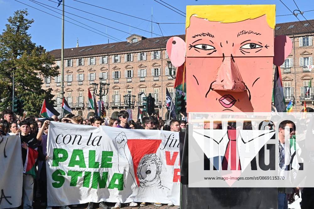 People participate in a protest organized by the Pro-Palestinian Movement for Palestine in Turin, Italy, 10 October 2026. ANSA ALESSANDRO DI MARCO Torino - ZUMAa110 20261010_zaf_a110_006