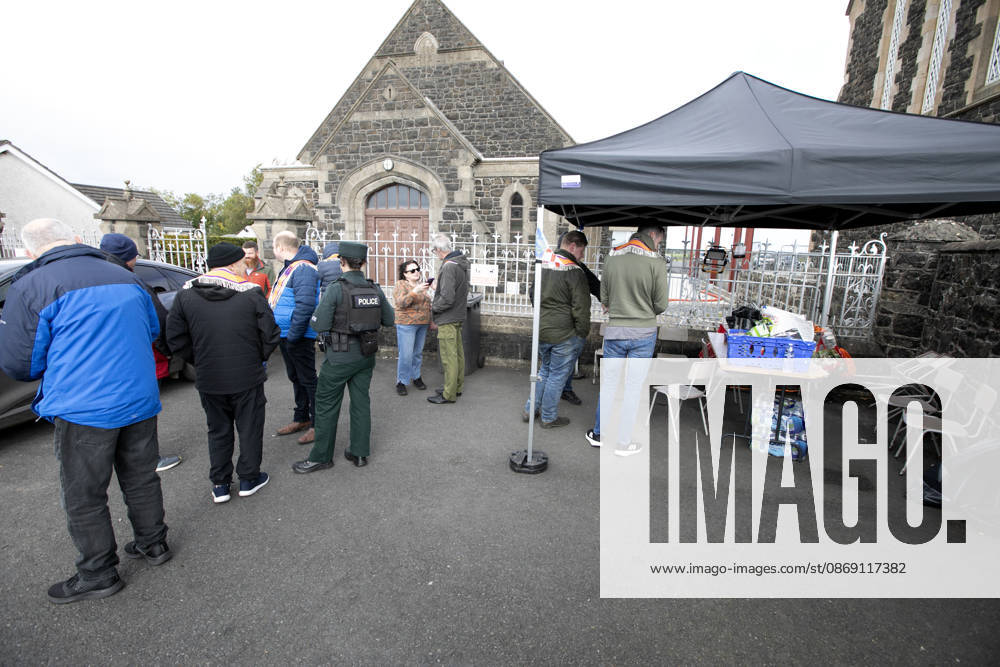 Police remain at Drumcree Church after Orange Order march ban PORTADOWN, NORTHERN IRELAND - OCTOBER 10: Police remain stationed outside Drumcree Church following the end of the Garvaghy Road standoff after Northern Ireland Secretary of State Chris Bryant banned the Orange Order march in Portadown, County Armagh, Northern Ireland, on October 10, 2026. Bryant said the decision was made in the interests of peace after talks between the Portadown District Lodge and Garvaghy Road residents failed to reach an agreement. Conor Mcccaughley Anadolu Portadown Ireland. Editorial use only. Please get in touch for any other usage.
