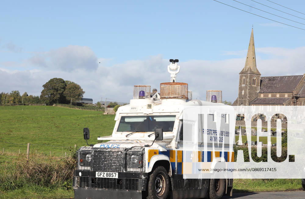 Police remain at Drumcree Church after Orange Order march ban PORTADOWN, NORTHERN IRELAND - OCTOBER 10: Police remain stationed outside Drumcree Church following the end of the Garvaghy Road standoff after Northern Ireland Secretary of State Chris Bryant banned the Orange Order march in Portadown, County Armagh, Northern Ireland, on October 10, 2026. Bryant said the decision was made in the interests of peace after talks between the Portadown District Lodge and Garvaghy Road residents failed to reach an agreement. Conor Mcccaughley Anadolu Portadown Ireland. Editorial use only. Please get in touch for any other usage.