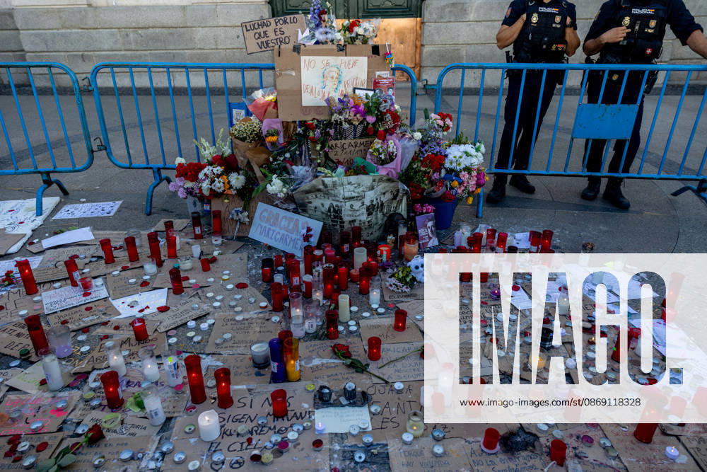 The Community of Madrid describes the encampment at Puerta del Sol as completely anarchic and laments the disastrous image it presents to tourists. Dozens of candles and messages on a makeshift altar in tribute to Maricarmen, at Puerta del Sol, on October 10, 2026, in Madrid, Spain. The Regional Minister of Housing, Transportation, and Infrastructure for the Community of Madrid, Jorge Rodrigo, stated this Saturday that the encampment set up in Madrid’s Puerta del Sol since September 26, in protest of the housing crisis, is completely chaotic, and he lamented the very negative image it may present of the capital to tourists during this Hispanic Heritage Day long weekend. OCTOBER 10, 2026 SOL PROTEST CAMP HOUSING MARICARMEN Madrid Madrid Spa
