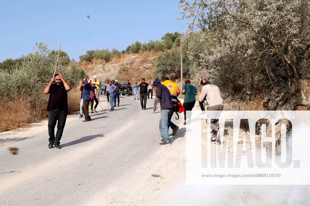 Israeli settlers attack Palestinians harvesting olives in West Bank RAMALLAH, PALESTINE - OCTOBER 10: Israeli settlers attack Palestinians harvesting olives in the village of Deir Abu Mashal, northwest of Ramallah in the West Bank, Palestine, on October 10, 2026. Israeli forces arriving at the scene intervene against Palestinians with tear gas, preventing them from continuing the olive harvest. Issam Rimawi Anadolu Ramallah West Bank. Editorial use only. Please get in touch for any other usage.