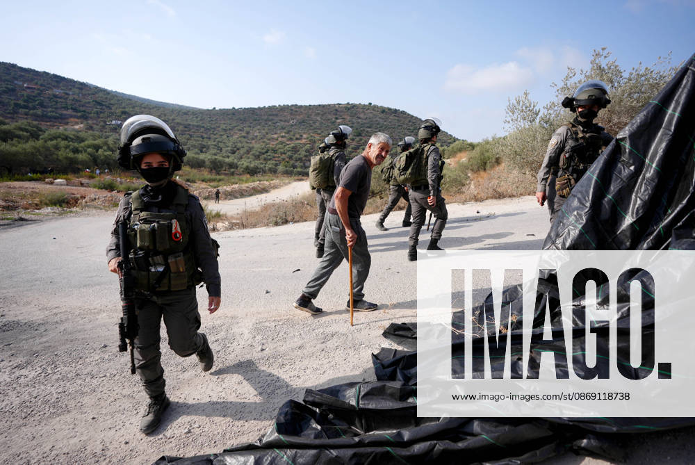 Israeli settlers attack Palestinians harvesting olives in West Bank RAMALLAH, PALESTINE - OCTOBER 10: Israeli settlers attack Palestinians harvesting olives in the village of Deir Abu Mashal, northwest of Ramallah in the West Bank, Palestine, on October 10, 2026. Israeli forces arriving at the scene intervene against Palestinians with tear gas, preventing them from continuing the olive harvest. Issam Rimawi Anadolu Ramallah West Bank. Editorial use only. Please get in touch for any other usage.