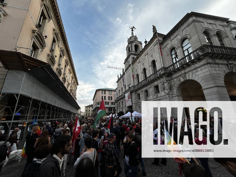 News - Pro-Palestine march in Padua Pro-Palestine march in Padua during Pro-Palestine march in Padua, News in Padua, Italy, October 10 2026 Padua Padua Italy