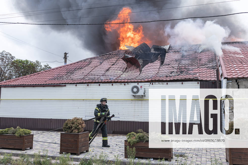 Ukrainian firefighters battle blaze after Russian drone strike in Kramatorsk KRAMATORSK, UKRAINE - OCTOBER 10: Ukrainian firefighters put out a fire in a commercial building following a strike by a Russian FPV drone and under threat from further drone attacks, in Kramatrosk, Ukraine, on October 10, 2026. Diego Herrera Carcedo Anadolu Kramatorsk Ukraine. Editorial use only. Please get in touch for any other usage.