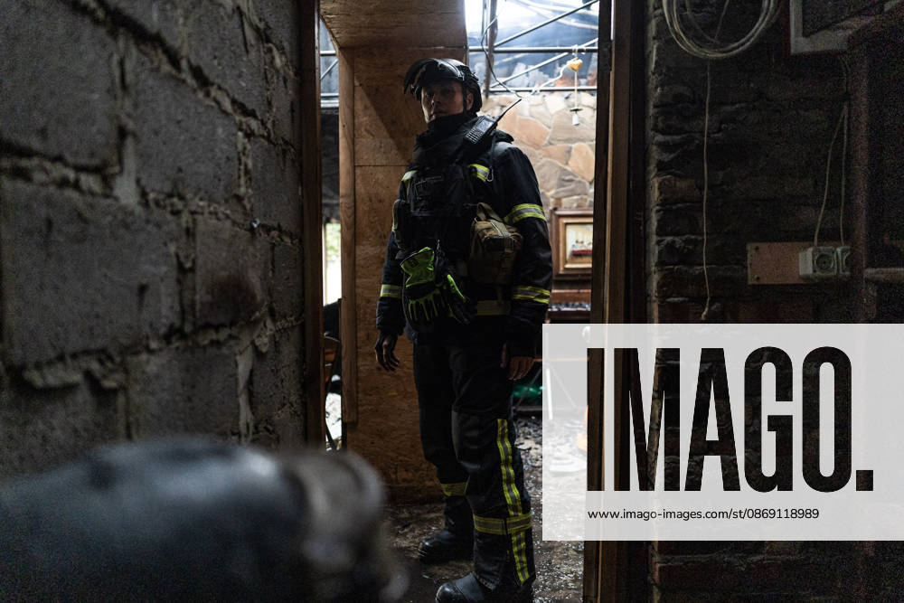 Ukrainian firefighters battle blaze after Russian drone strike in Kramatorsk KRAMATORSK, UKRAINE - OCTOBER 10: Ukrainian firefighters take cover from a Russian drone whilst extinguishing a fire in a commercial building following the strike of a Russian FPV drone, in Kramatrosk, Ukraine, on October 10, 2026. Diego Herrera Carcedo Anadolu Kramatorsk Ukraine. Editorial use only. Please get in touch for any other usage.