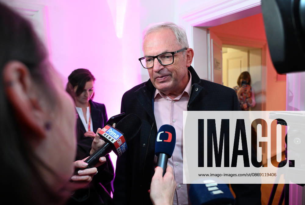 The two-day elections to municipal assemblies ended in the Czech Republic together with the first round of the elections to one-third of the Senate, at 2:00 p.m. on October 10, 2026. On the photo: Senator David Smoljak, who is running for re-election in the Prague 9 district, speaks with journalists at the campaign headquarters of the Mayors and Independents (STAN) movement in Prague. (CTKxPhoto KaterinaxSulova) CTKPhotoP2026101004856 CTKPhotoP2026101004856