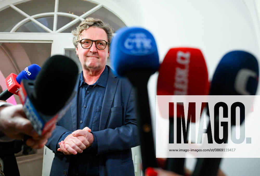 The two-day elections to municipal assemblies ended in the Czech Republic together with the first round of the elections to one-third of the Senate, at 2:00 p.m. on October 10, 2026. On the photo: STAN s candidate for mayor of Prague, Petr Hlavacek, speaks with journalists at the campaign headquarters of the Mayors and Independents (STAN) movement in Prague. (CTKxPhoto KaterinaxSulova) CTKPhotoP2026101005378 CTKPhotoP2026101005378