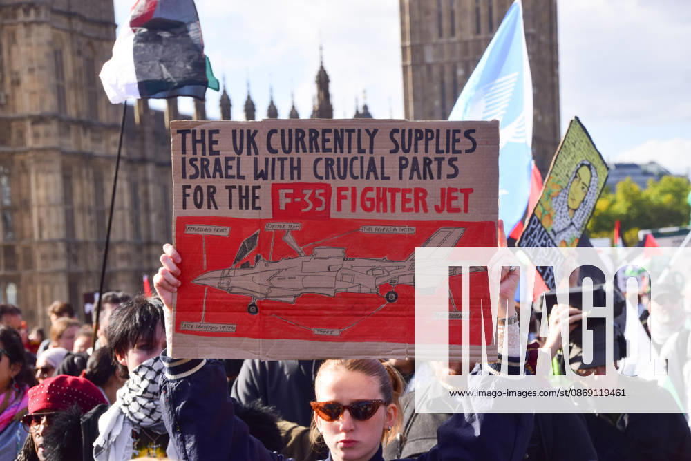 Protesters pass over Westminster Bridge past the Houses of Parliament as thousands of people march in support of Palestine. The protesters also called on the government to stop arming Israel and for sanctions on Israel. London United Kingdom - ZUMAv130 20261010_zip_v130_034