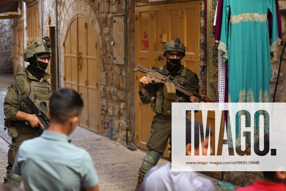 Jewish Settlers Enter Hebron s Old City Under Israeli Army Protection Jewish settlers enter the Old City of Hebron in the West Bank under the protection of Israeli army forces, on October 10, 2026. Photo by Mamoun Wazwaz apaimages Hebron West Bank Palestinian Territory 101026_Hebron_MW_00(16)