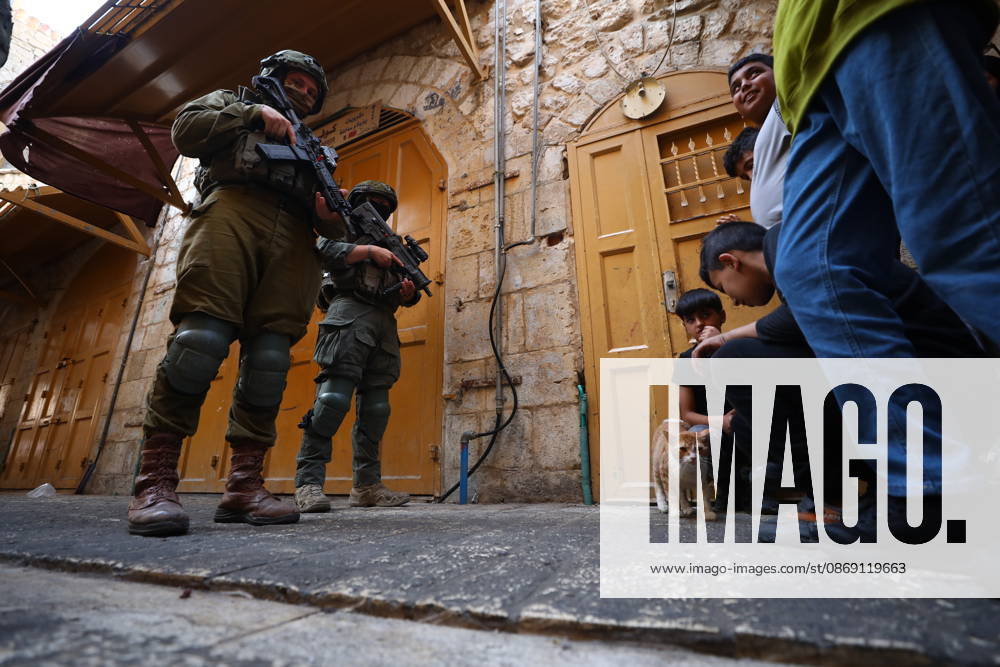 Jewish Settlers Enter Hebron s Old City Under Israeli Army Protection Jewish settlers enter the Old City of Hebron in the West Bank under the protection of Israeli army forces, on October 10, 2026. Photo by Mamoun Wazwaz apaimages Hebron West Bank Palestinian Territory 101026_Hebron_MW_00(3)