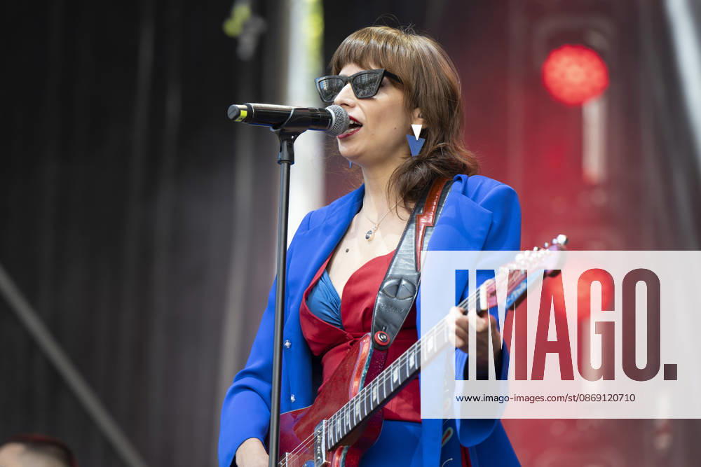 Singer Nat Simons performs during the Hispanidad Festival 2026 concert at the Plaza de Espana. Madrid Spain - ZUMAs197 20261010_aaa_s197_055