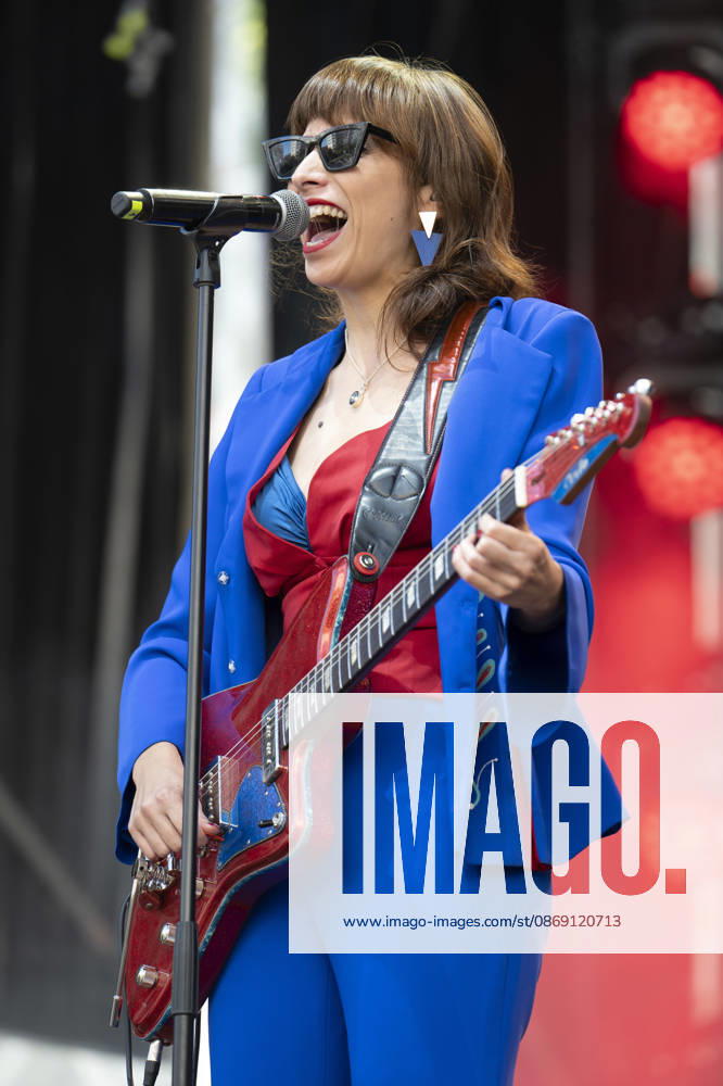 Singer Nat Simons performs during the Hispanidad Festival 2026 concert at the Plaza de Espana. Madrid Spain - ZUMAs197 20261010_aaa_s197_057
