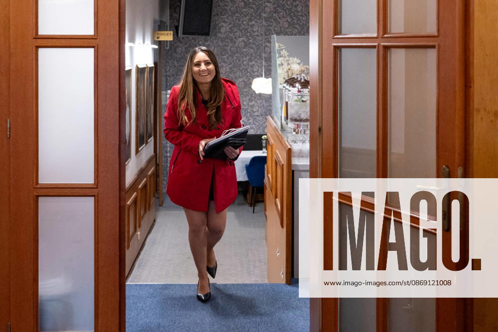 The two-day elections to municipal assemblies ended in the Czech Republic together with the first round of the elections to one-third of the Senate, at 2:00 p.m. on October 10, 2026. On the photo: Jana Hulkova, a candidate for the Senate, arrives at the ANO movement s campaign headquarters in Hradec Kralove. (CTKxPhoto DavidxTanecek) CTKPhotoP2026101004535 CTKPhotoP2026101004535