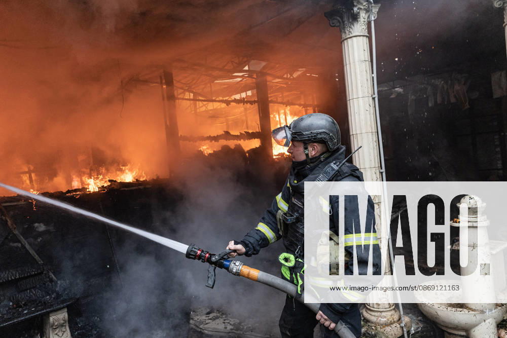 Aftermath of Russian FPV drone attack in Kramatorsk KRAMATORSK, UKRAINE - OCTOBER 10: Ukrainian firefighters put out a fire in a commercial building following a strike by a Russian FPV drone and under threat from further drone attacks, in Kramatrosk, Ukraine, 10 October 2026 Diego Herrera Carcedo Anadolu Kramatorsk Ukraine. Editorial use only. Please get in touch for any other usage.