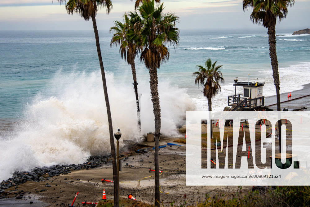 Aliso Beach in Laguna Beach, California, Sustains Erosion from Heavy Swells on October 10, 2026. Laguna Beach USA - ZUMAg219 20261010_znp_g219_007