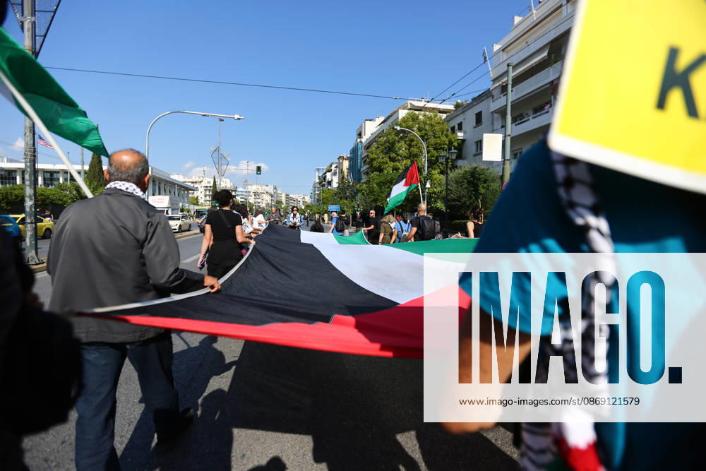 Demonstrators carry a large Palestinian flag through the streets during a pro-Palestinian march. Athens GREECE - ZUMAx103 20261010_zip_x103_006