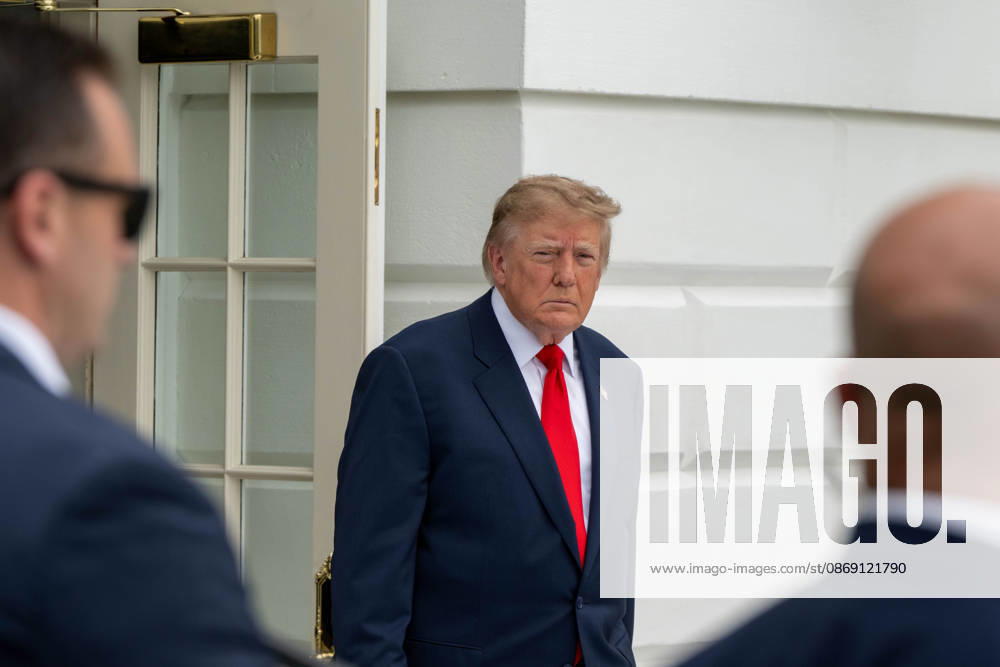 President DONALD TRUMP walks across the South Lawn of the White House before departing aboard Marine One for Clarksville, Tennessee, where he is scheduled to attend a campaign rally in support of Republican candidates ahead of the November midterm elections. Washington United States - ZUMAk206 20261010_znp_k206_007