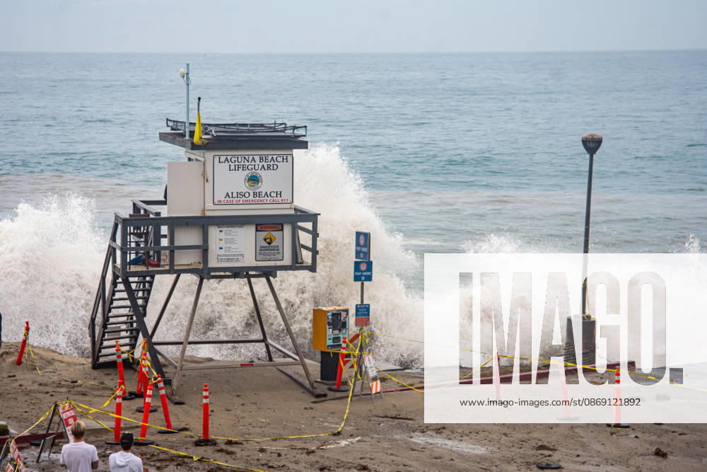Aliso Beach in Laguna Beach, California, Sustains Erosion from Heavy Swells on October 10, 2026. Laguna Beach USA - ZUMAg219 20261010_znp_g219_015