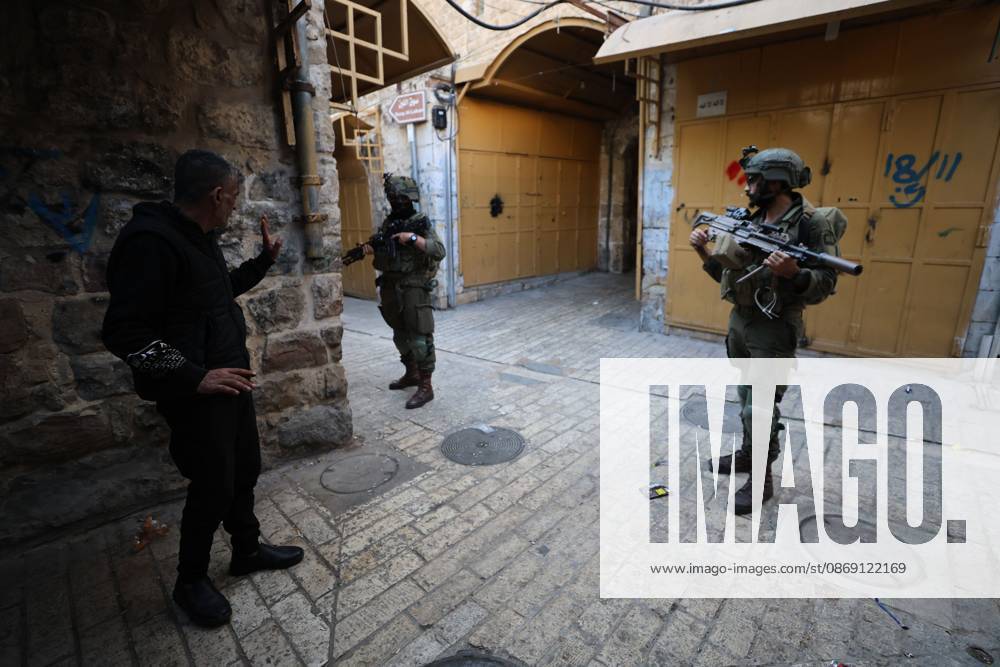 Israeli settlers enter Hebron Old City under military protection HEBRON, OCCUPIED WEST BANK, OCTOBER 10, 2026: Israeli settlers enter Hebron s Old City under the protection of Israeli forces during an organized visit to the area. Israeli soldiers deployed along streets and around the group as settlers moved through the Old City, where Israeli settlers and Palestinian residents live in close proximity amid longstanding tensions and movement restrictions. HEBRON Palestine, State of