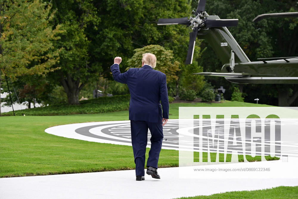 United States President Donald J Trump gestures towards the ballroom construction workers as he departs the South Lawn of the White House in Washington, DC, USA, en route Clarksville, Tennessee on Saturday, October 10, 2026. The President will participate in a campaign rally for Tennessee Republican candidates on the ballot in November Washington USA - ZUMAs152 20261010_faa_s152_008