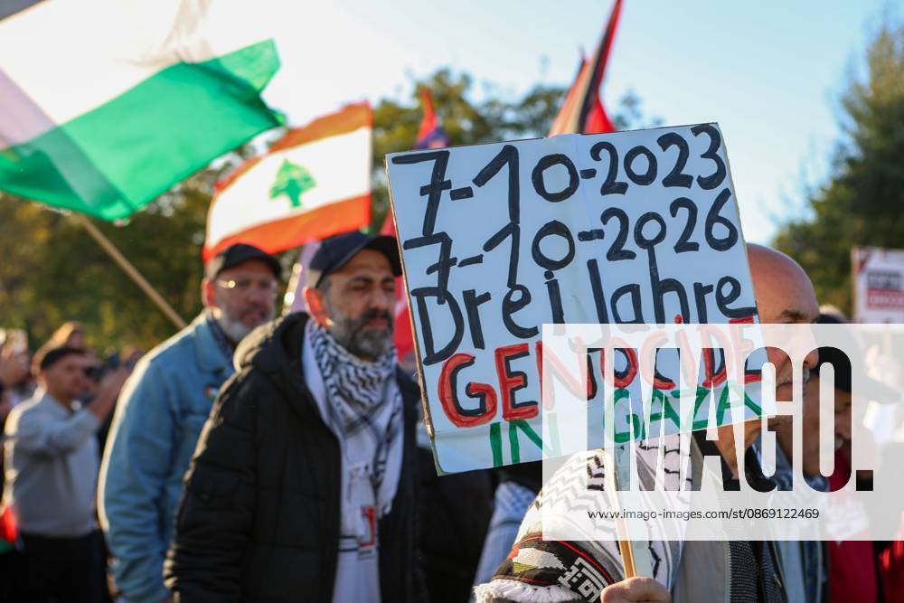 United4Palestine Rally in Berlin BERLIN, GERMANY, OCTOBER 10, 2026: Thousands of demonstrators take part in the United4Palestine rally under the slogan No Peace on Stolen Land in Berlin. Police estimated that around 3,500 people participated in the demonstration, which took place amid extensive security measures and a large police presence. Pro-Israeli counter-protests were also held nearby, with participants expressing opposing views on the Israeli-Palestinian conflict. Berlin Berlin Germany