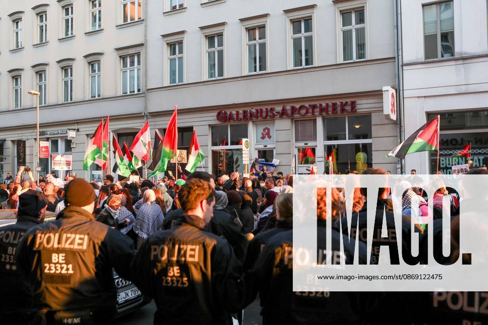 United4Palestine Rally in Berlin BERLIN, GERMANY, OCTOBER 10, 2026: Thousands of demonstrators take part in the United4Palestine rally under the slogan No Peace on Stolen Land in Berlin. Police estimated that around 3,500 people participated in the demonstration, which took place amid extensive security measures and a large police presence. Pro-Israeli counter-protests were also held nearby, with participants expressing opposing views on the Israeli-Palestinian conflict. Berlin Berlin Germany