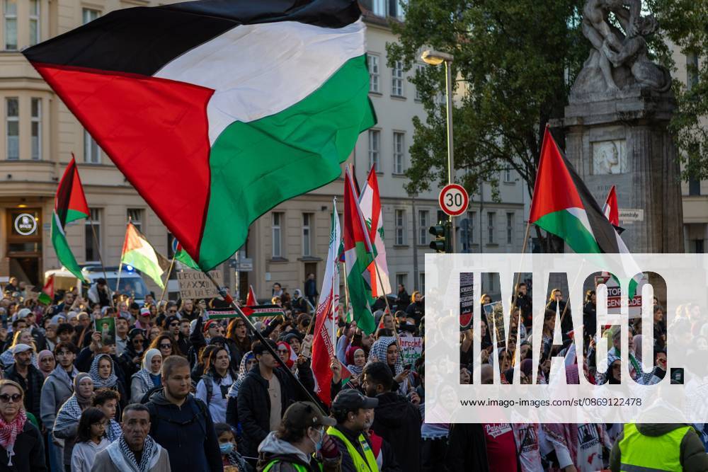 United4Palestine Rally in Berlin BERLIN, GERMANY, OCTOBER 10, 2026: Thousands of demonstrators take part in the United4Palestine rally under the slogan No Peace on Stolen Land in Berlin. Police estimated that around 3,500 people participated in the demonstration, which took place amid extensive security measures and a large police presence. Pro-Israeli counter-protests were also held nearby, with participants expressing opposing views on the Israeli-Palestinian conflict. Berlin Berlin Germany