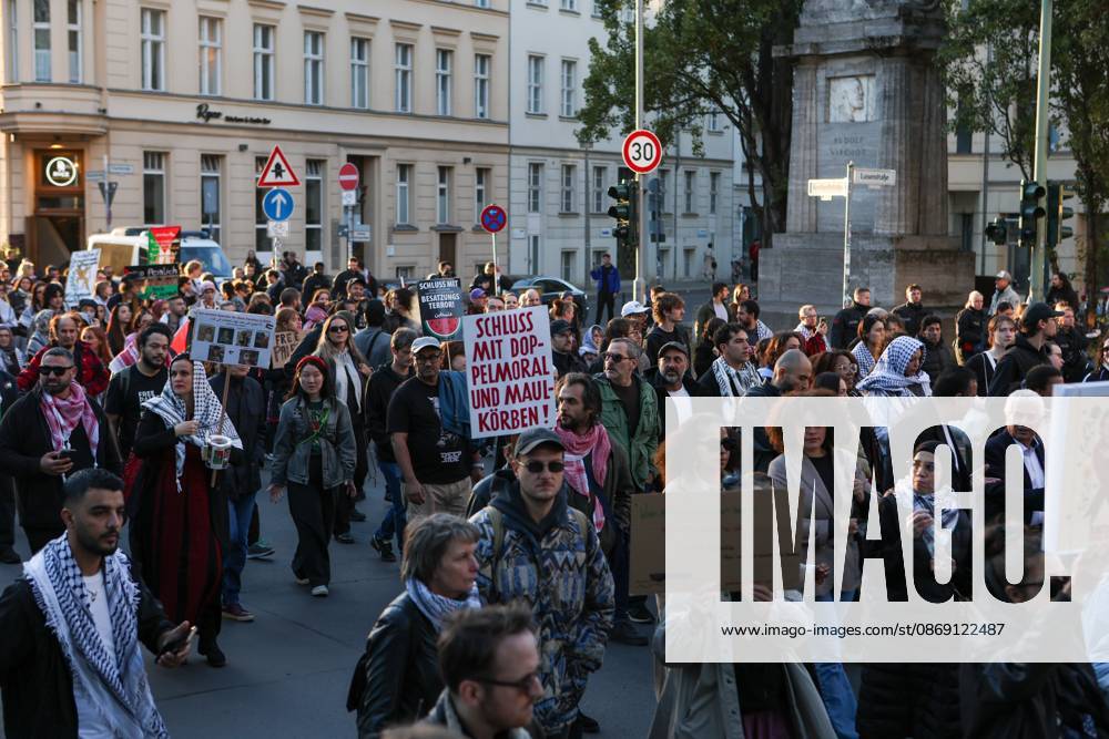 United4Palestine Rally in Berlin BERLIN, GERMANY, OCTOBER 10, 2026: Thousands of demonstrators take part in the United4Palestine rally under the slogan No Peace on Stolen Land in Berlin. Police estimated that around 3,500 people participated in the demonstration, which took place amid extensive security measures and a large police presence. Pro-Israeli counter-protests were also held nearby, with participants expressing opposing views on the Israeli-Palestinian conflict. Berlin Berlin Germany