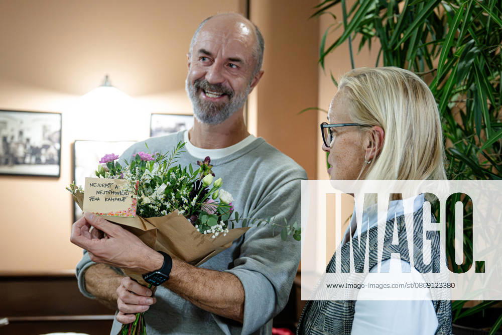 The two-day elections to municipal assemblies ended in the Czech Republic together with the first round of the elections to one-third of the Senate, at 2:00 p.m. on October 10, 2026. On the photo from left: Deputy Mayor for Investments Lukas Radek (TOP 09) and Mayor Pavlina Springerova (Hradec Democratic Club) celebrate the preliminary election results at the campaign team of the Hradec Democratic Club (HDK) and TOP 09 (with the support of the Hradec Teachers Association) in Hradec Kralove. A bouquet for Mayor Pavlina Springerova. (CTKxPhoto DavidxTanecek) CTKPhotoP2026101006290 CTKPhotoP2026101006290