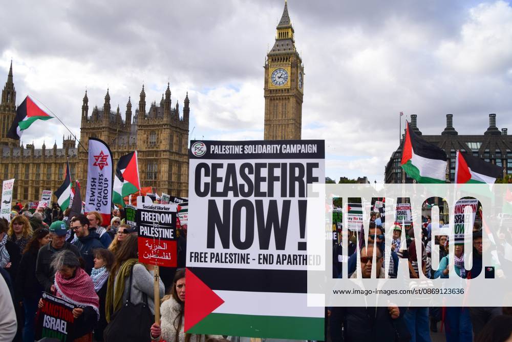 A protester holds a Ceasefire Now placard on Westminster Bridge during the National March for Palestine..Thousands of people marched in Central London marking three years of what the protest organisers call the genocide against the Palestinian people in Gaza London United Kingdom - ZUMAs197 20261010_aaa_s197_170