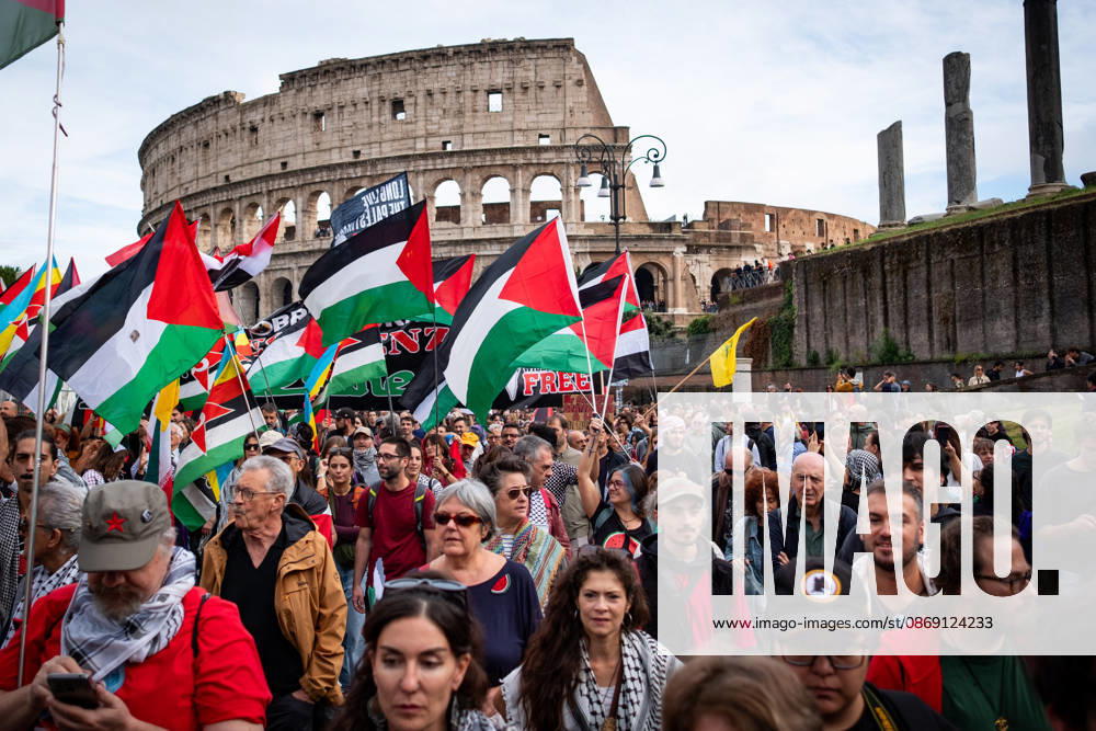 Thousands of people take to the streets of the capital to march in solidarity with Gaza and the Palestinians, and to call for the unblocking of humanitarian aid entering the Strip. Rome Italy - ZUMAg256 20261010_znp_g256_004