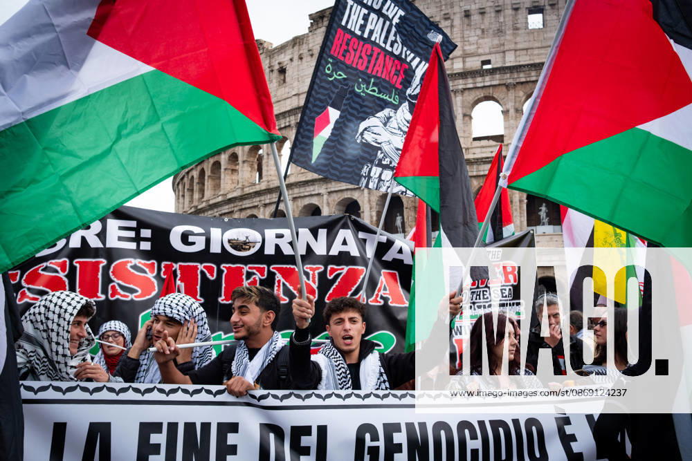 Thousands of people take to the streets of the capital to march in solidarity with Gaza and the Palestinians, and to call for the unblocking of humanitarian aid entering the Strip. Rome Italy - ZUMAg256 20261010_znp_g256_007