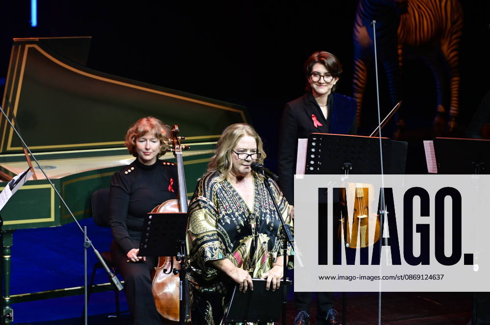 Kathy Kelly and the Dresden Baroque Ensemble camerata musikus s with Milko Kersten at the 18th Hope Gala 2026 at the Schauspielhaus Dresden
