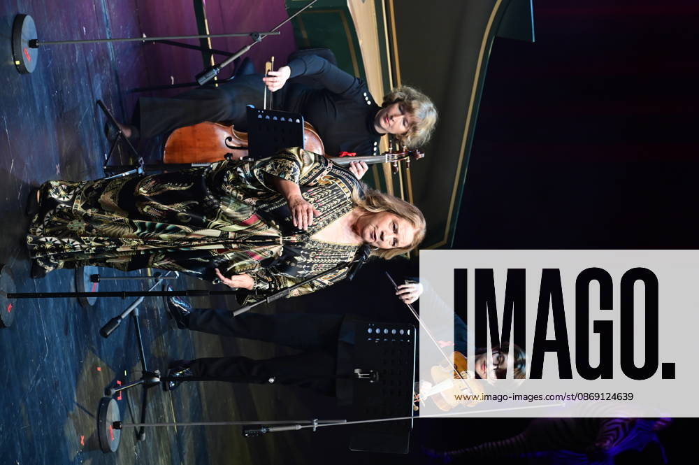 Kathy Kelly and the Dresden Baroque Ensemble camerata musikus s with Milko Kersten at the 18th Hope Gala 2026 at the Schauspielhaus Dresden
