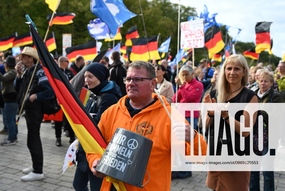 Rally of Projekt M1llion in Berlin BERLIN, GERMANY - OCTOBER 10: People take part in the Projekt M1llion anti-government protest in Berlin, Germany, on October 10, 2026. Volodymyr Sindieiev Anadolu Berlin Germany. Editorial use only. Please get in touch for any other usage.