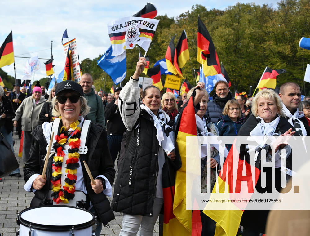 Rally of Projekt M1llion in Berlin BERLIN, GERMANY - OCTOBER 10: People take part in the Projekt M1llion anti-government protest in Berlin, Germany, on October 10, 2026. Volodymyr Sindieiev Anadolu Berlin Germany. Editorial use only. Please get in touch for any other usage.