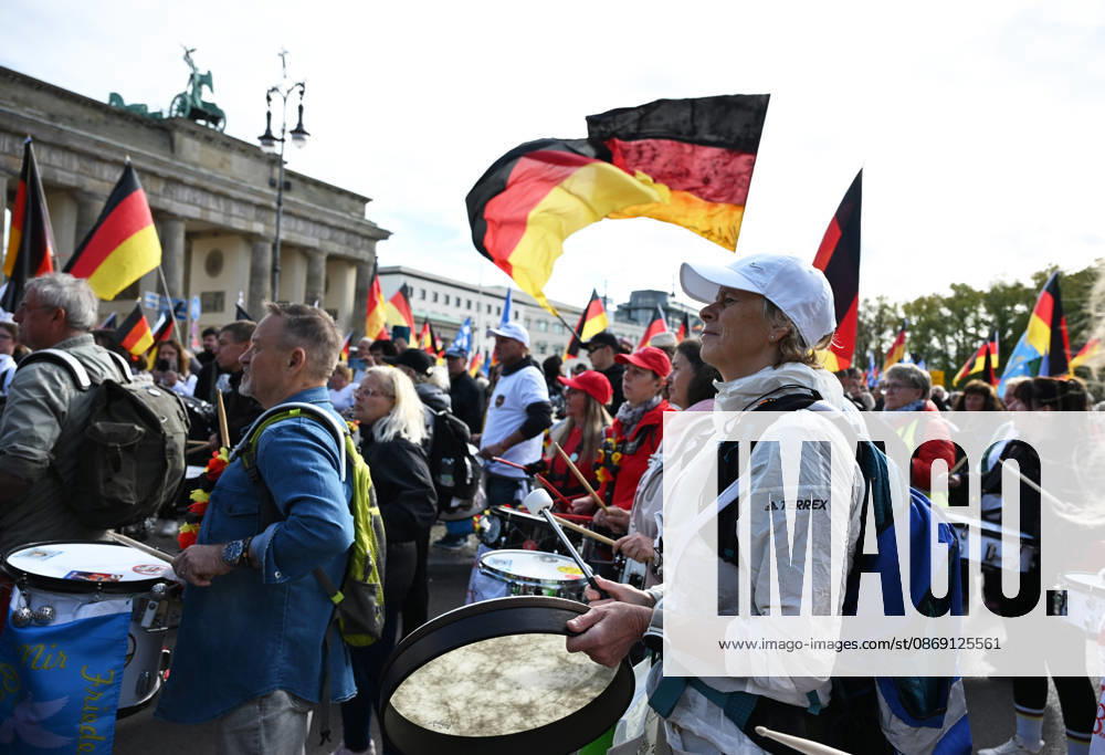 Rally of Projekt M1llion in Berlin BERLIN, GERMANY - OCTOBER 10: People take part in the Projekt M1llion anti-government protest in Berlin, Germany, on October 10, 2026. Volodymyr Sindieiev Anadolu Berlin Germany. Editorial use only. Please get in touch for any other usage.