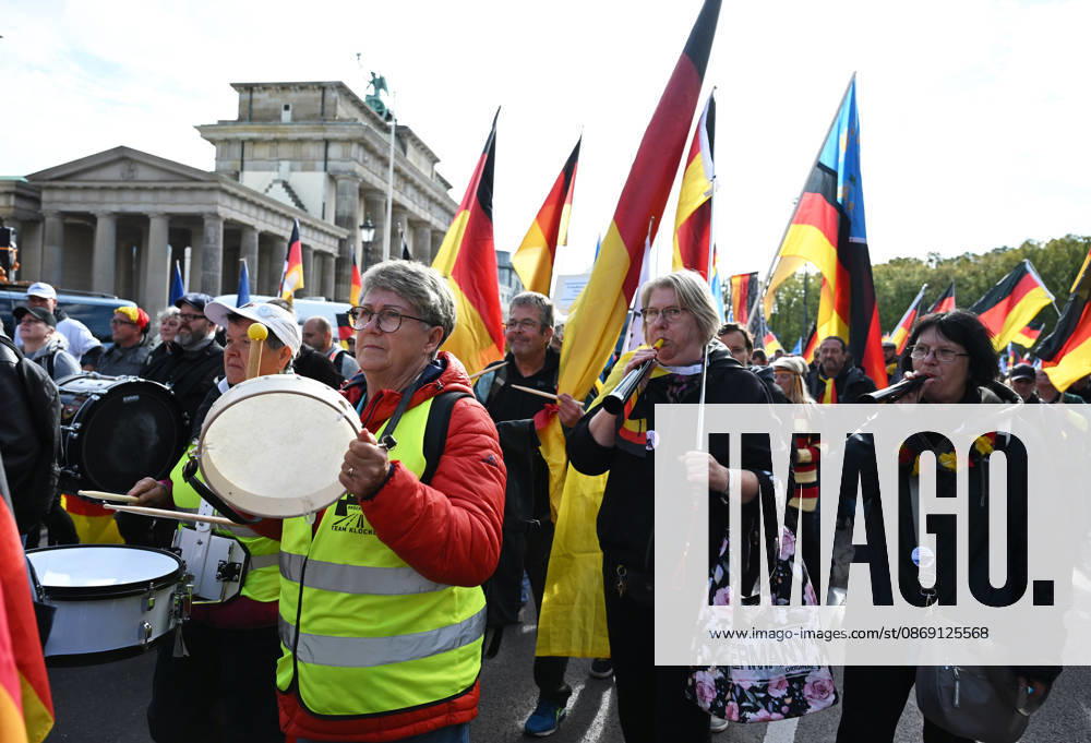 Rally of Projekt M1llion in Berlin BERLIN, GERMANY - OCTOBER 10: People take part in the Projekt M1llion anti-government protest in Berlin, Germany, on October 10, 2026. Volodymyr Sindieiev Anadolu Berlin Germany. Editorial use only. Please get in touch for any other usage.