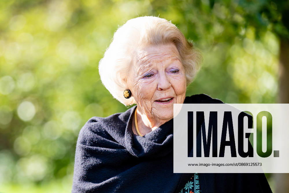 Apeldoorn Princess Beatrix attended the 7th edition of Het Oranjepad around palace Het Loo in Apeldoorn. Â