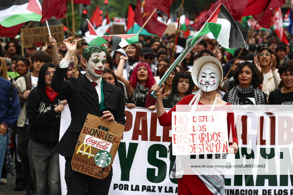 Thousands march in Santiago for Global Day of Action for Palestine SANTIAGO, CHILE - OCTOBER 10: Thousands of people take part in a demonstration organized by the Palestinian community in Chile as part of the Global Day of Action for Palestine, in Santiago, Chile, on October 10, 2026. Lucas Aguayo Araos Anadolu Santiago Chile. Editorial use only. Please get in touch for any other usage.